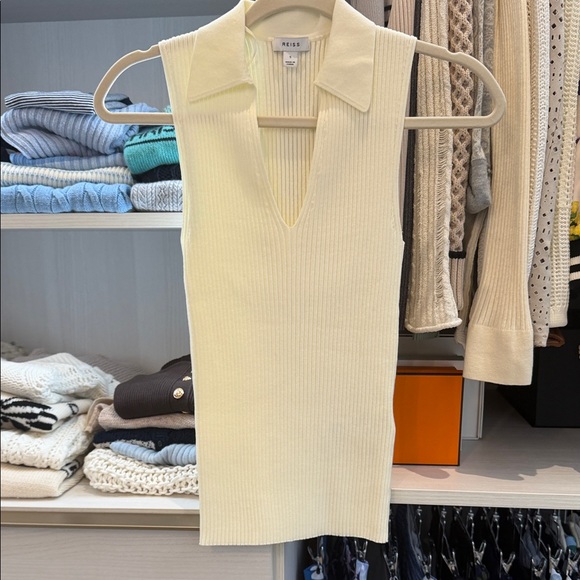 Reiss Cream V-Neck Sleeveless Sweater - Picture 5 of 9